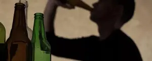 Reto cobra la vida de sudafricano al consumir botella con más del 34% de alcohol