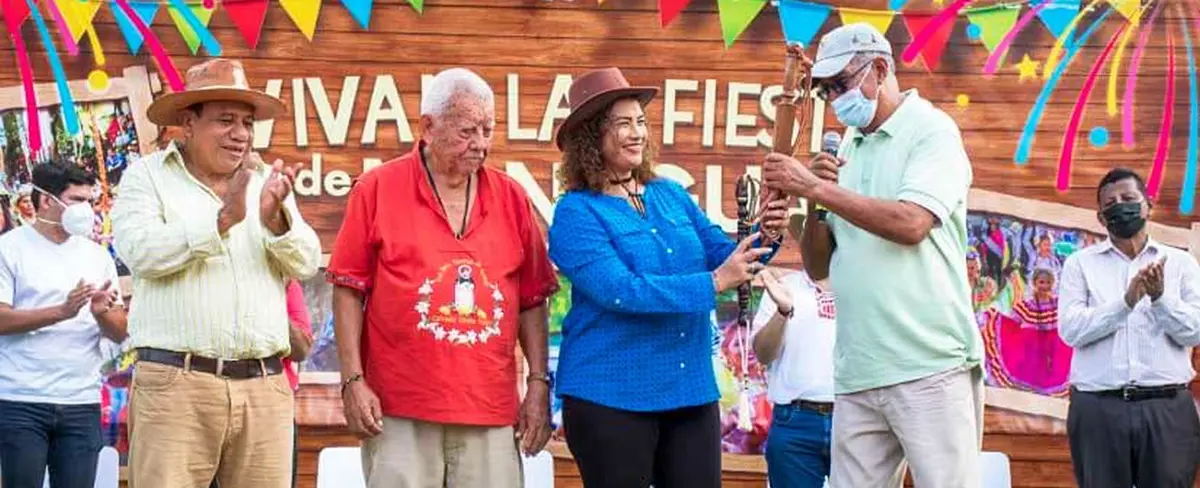 Reyna Rueda recibe mayordomía de las fiestas patronales de Santo Domingo