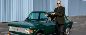 Tom Hanks subasta el automóvil que utilizó en la película “The Post”