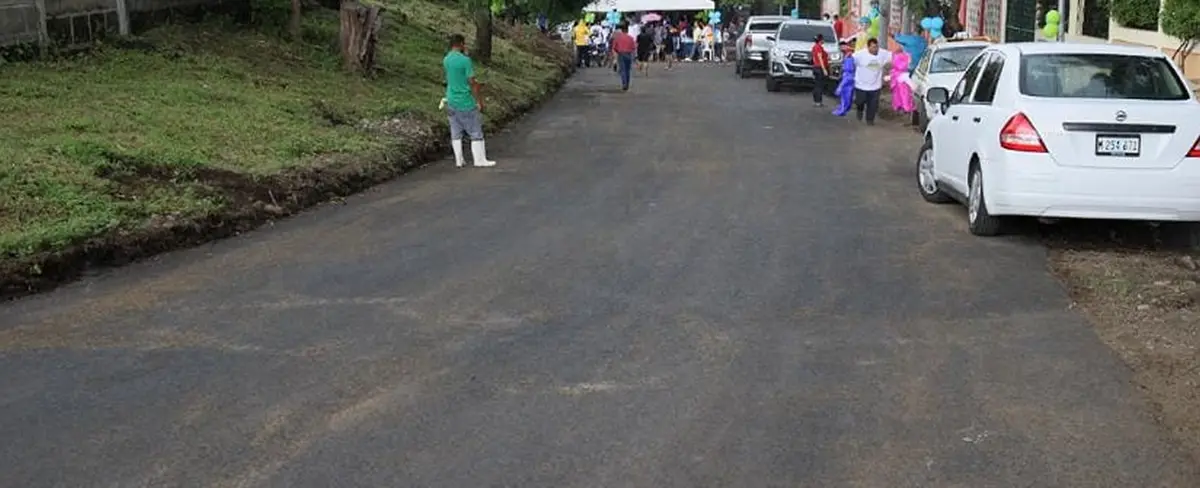 Alcaldía inaugura 300 metros de calles asfaltadas en el barrio Motastepe