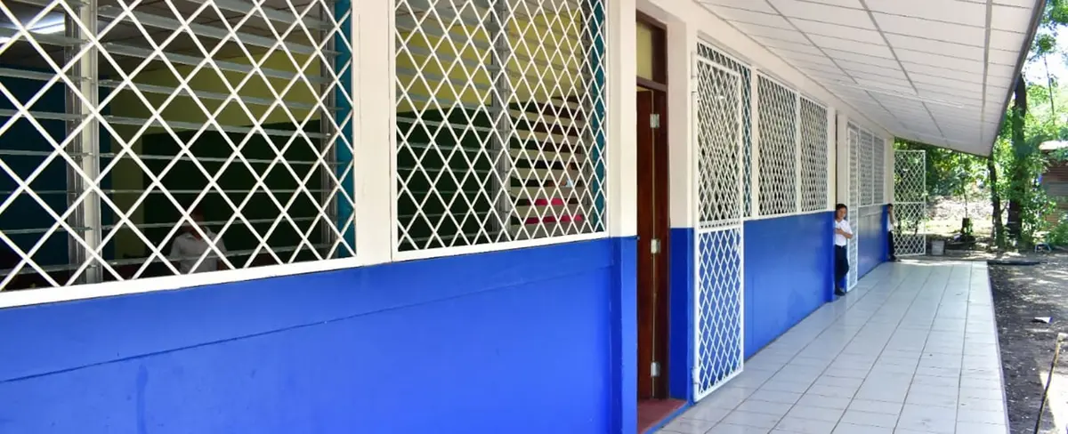 Niños y niñas del centro escolar Rebeca Rivas en León inauguran obras de rehabilitación