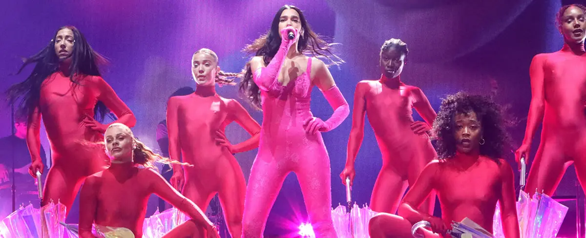 Tres personas resultan heridas en concierto de Dua Lipa tras detonación de fuegos artificiales ilícitos