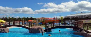 Un sujeto fallece al ser arrastrado por un sumidero que se abrió en una piscina