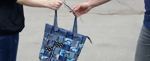 Un joven devuelve un bolso perdido y recibe 14 mil dólares en recompensa