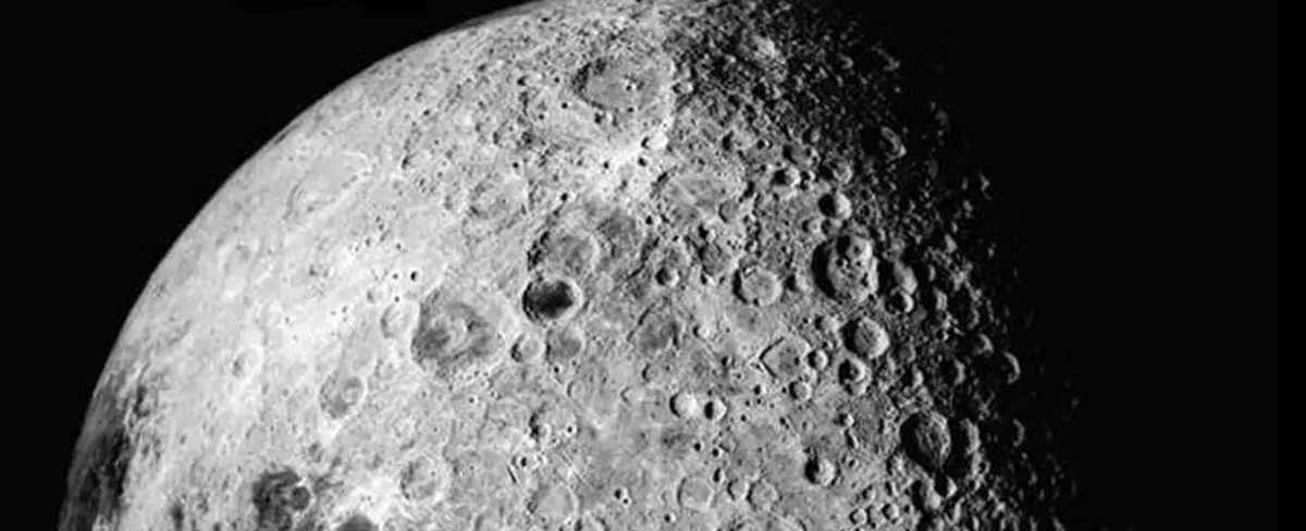 Descubren pozos y cuevas en la Luna actos para refugio Humano