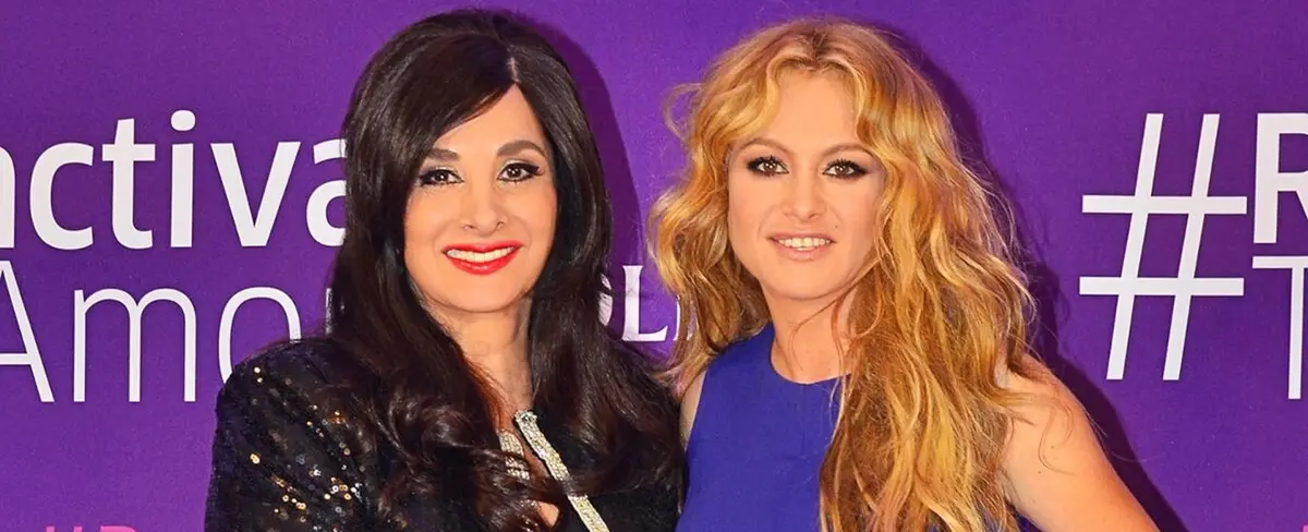 Paulina Rubio busca consuelo en playas de Miami ante la muerte de su madre