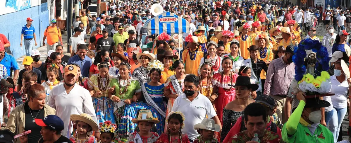 Realizan tradicional rosa del camino celebrando a Santo Dominguito de Guzmán