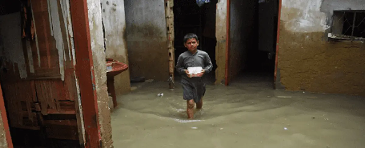 Aumentan a 820 los decesos tras lluvias en Pakistán  