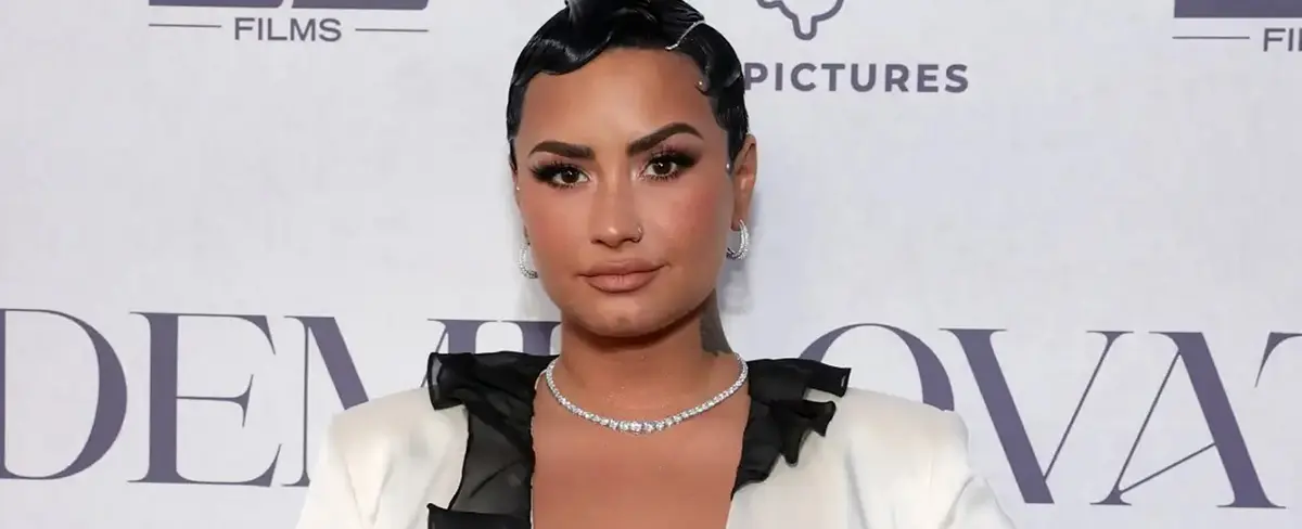 Demi Lovato revela que empezó a consumir alcohol y sustancias desde niña
