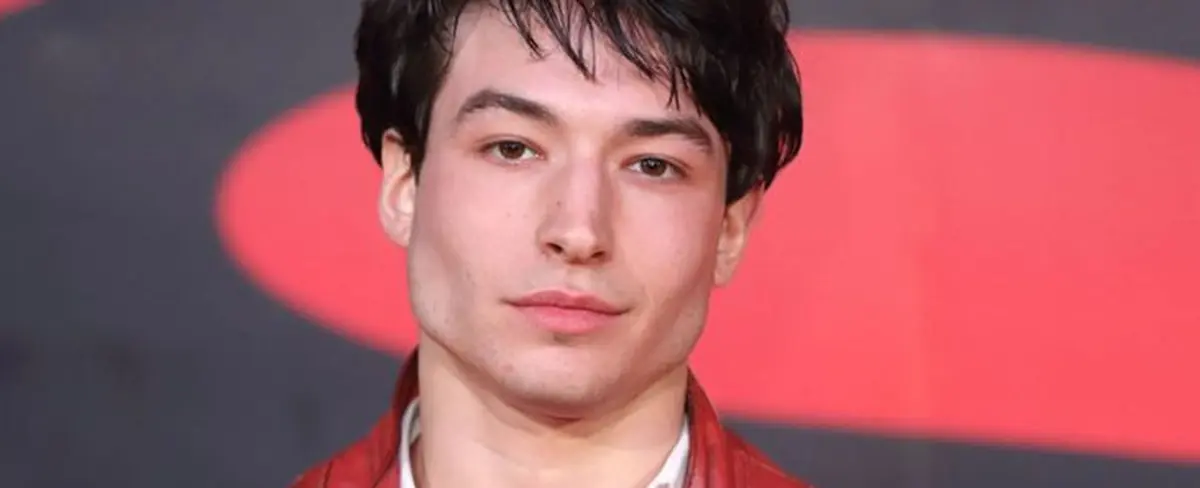 Acusan a Ezra Miller, protagonista de “The Flash”, de robo agravado