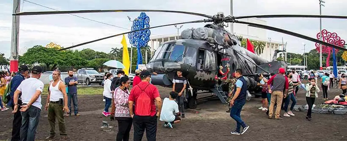 Familias de Managua se recrean en la exposición estática del Ejército