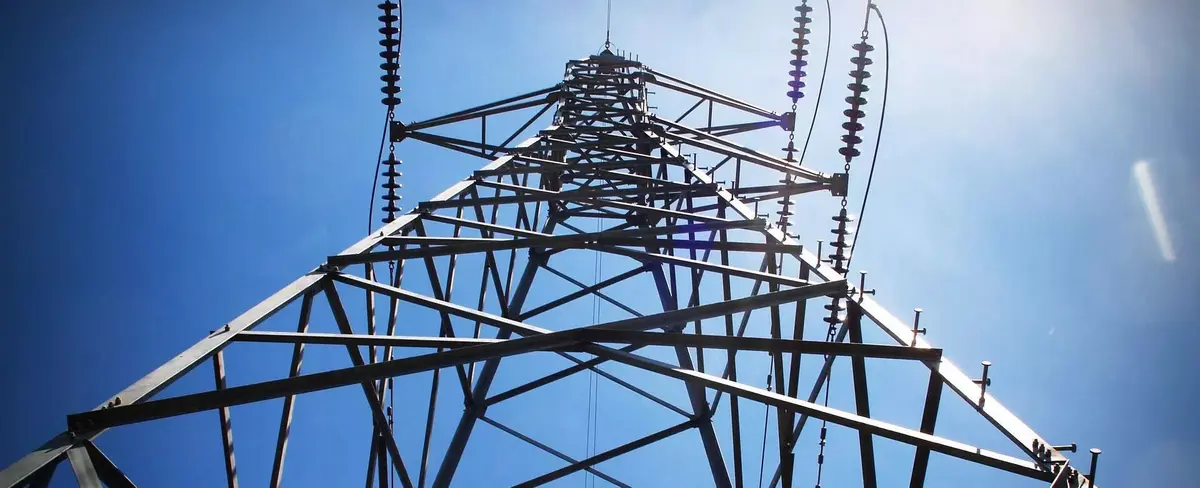 Gobernador de Puerto Rico expresa insatisfacción con distribuidora eléctrica
