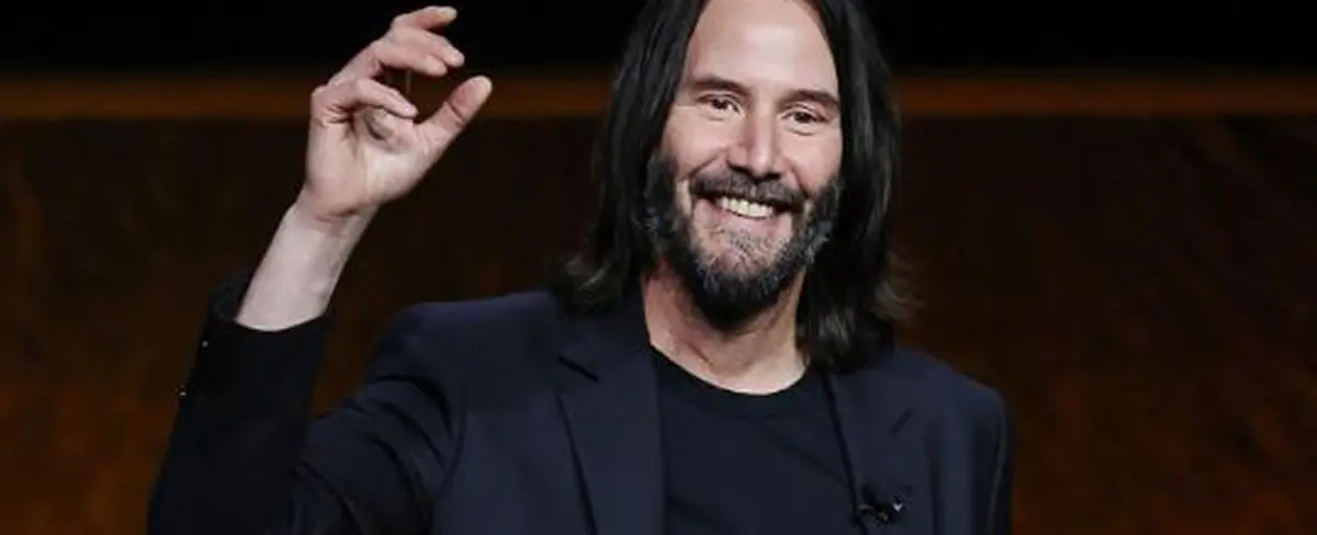 Keanu Reeves asiste por sorpresa a la boda de pareja desconocida