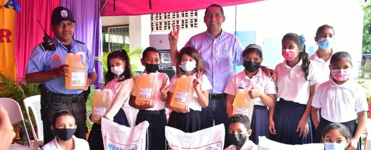 Mined continúa entregando merienda escolar en toda Nicaragua