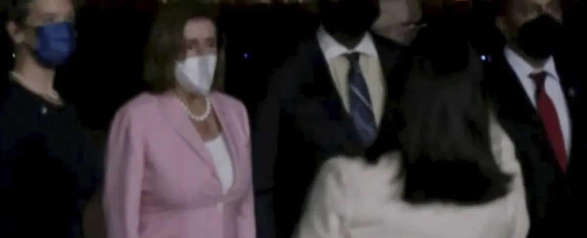 Nancy Pelosi llega a Taiwán pese a los avisos de China