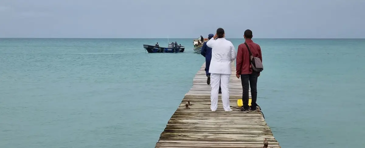 Ejército de Nicaragua rescata a cinco personas impactadas por un rayo en el mar Caribe
