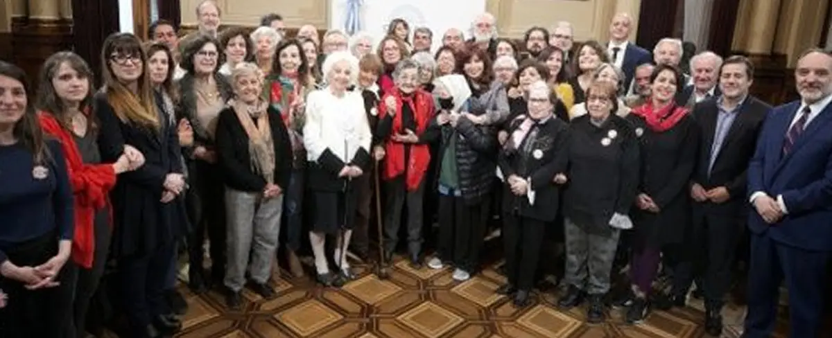 Organizaciones de DD. HH. brindan apoyo a vicepresidenta argentina tras persecución legal