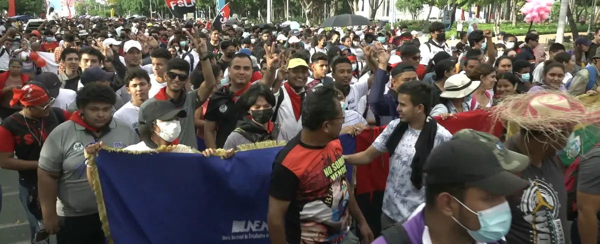 Sandinistas marchan en honor a la gran Cruzada Nacional de Alfabetización