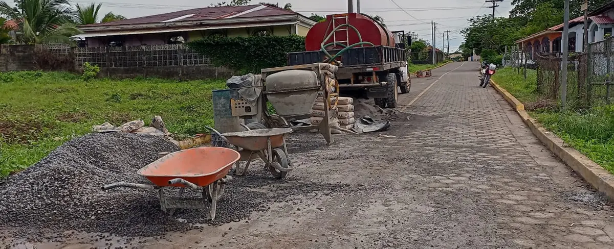 Ejecutan construcción de 8 calles hacia sitios muy visitados de Bluefields