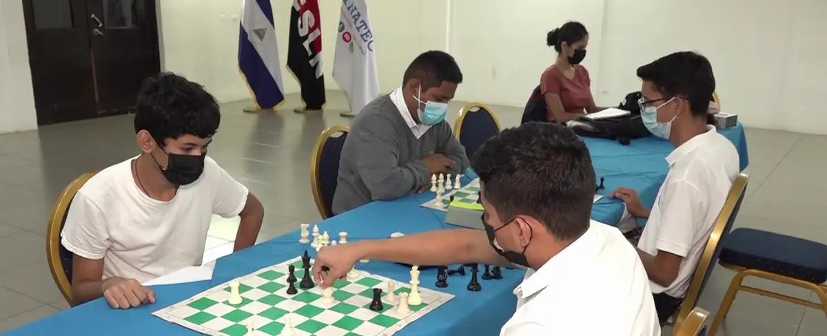 Realizan torneo de ajedrez en saludo al 42 aniversario de la Cruzada de Alfabetización