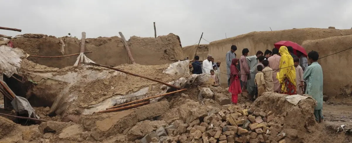 Asciende a 1 mil 200 los fallecidos por lluvias en Pakistán
