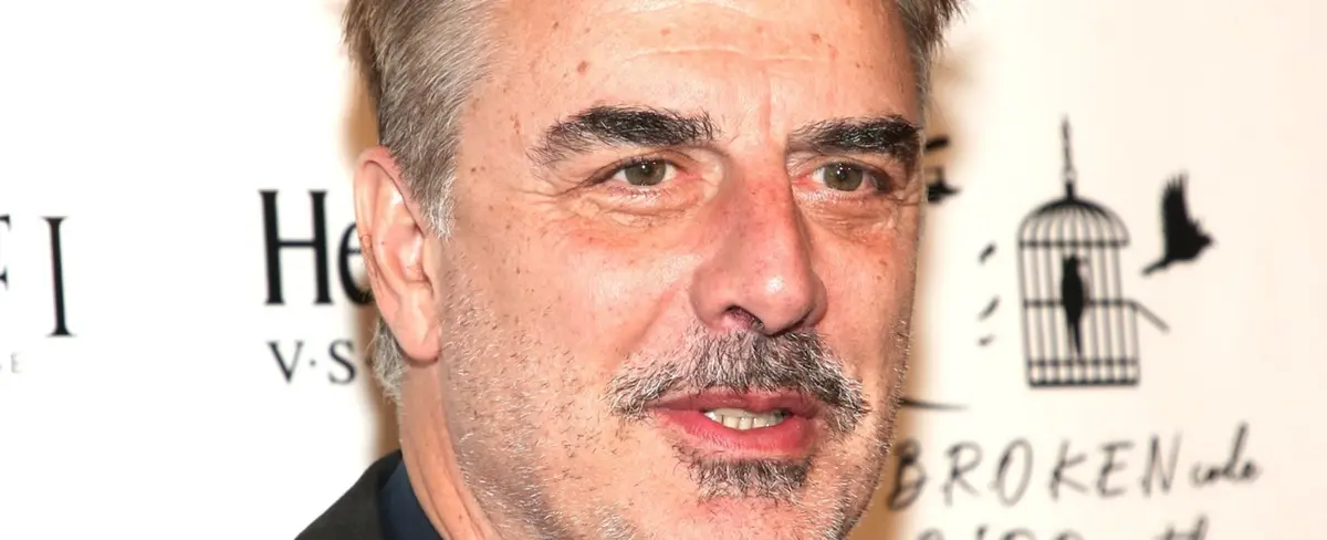 El actor Chris Noth regresa a los escenarios tras acusaciones de abuso sexual