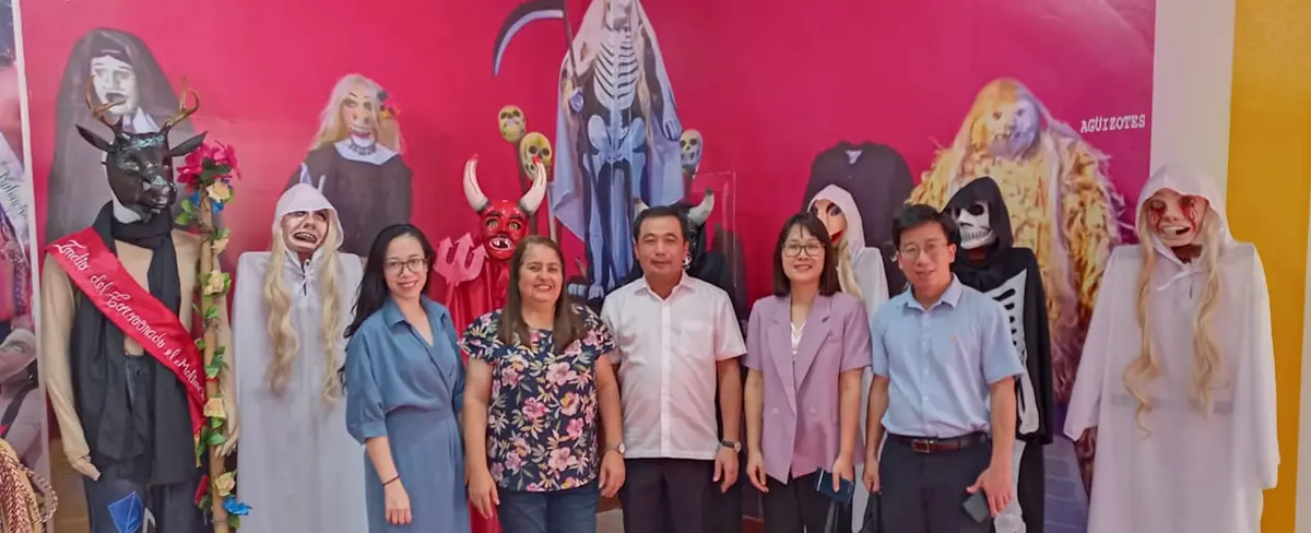 Delegación de Vietnam visita icónico Mercado de la Artesanías de Masaya