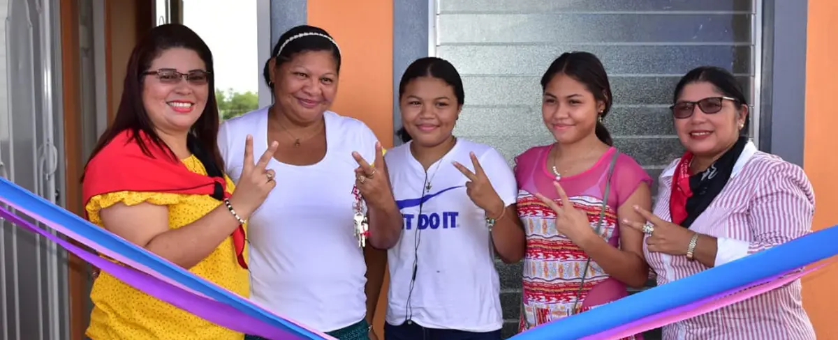 Familias de León reciben viviendas del programa Bismarck Martínez
