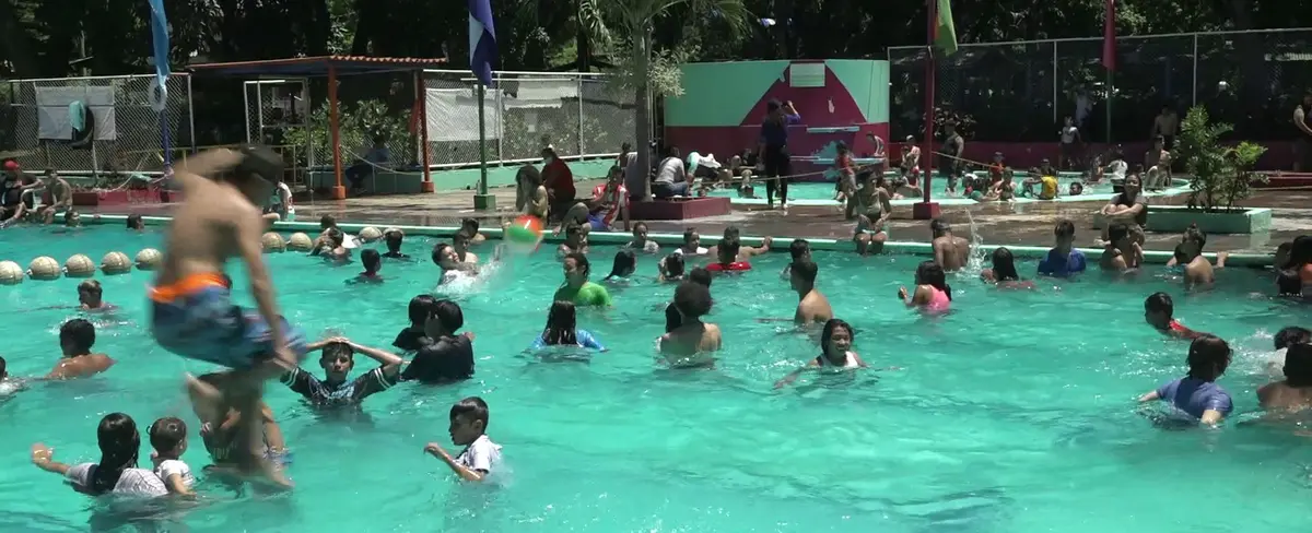 Familias se recrean en centros de esparcimientos durante vacaciones patrias
