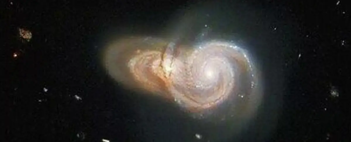 Telescopio Hubble capta espectacular imagen de dos galaxias en forma de caracol