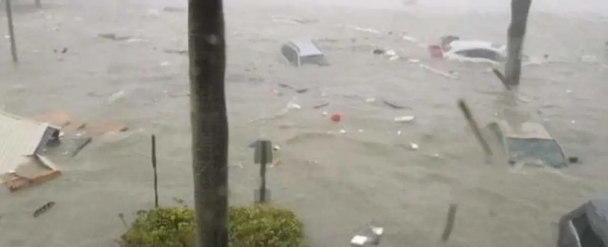 Ian se degrada a tormenta tropical tras dejar severos daños en EE.UU.