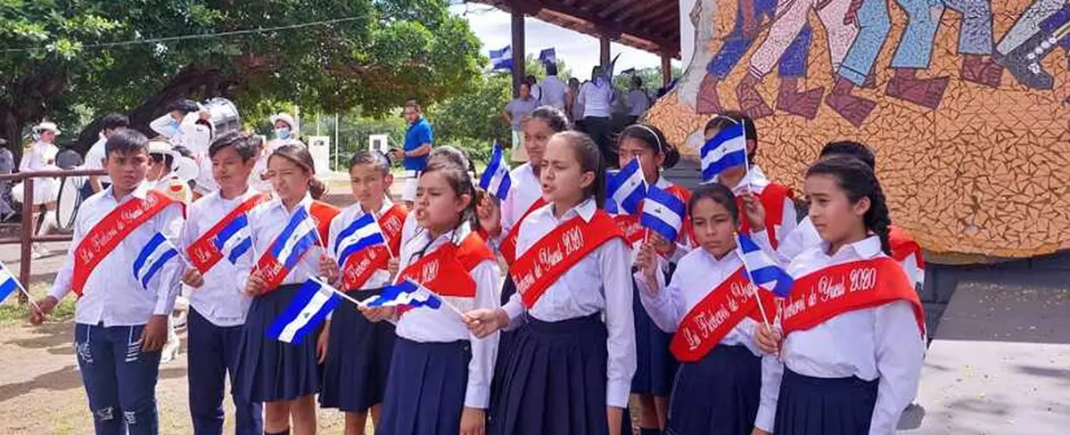 Centros educativos inician mes patrio con visita al Santuario Nacional de San Jacinto
