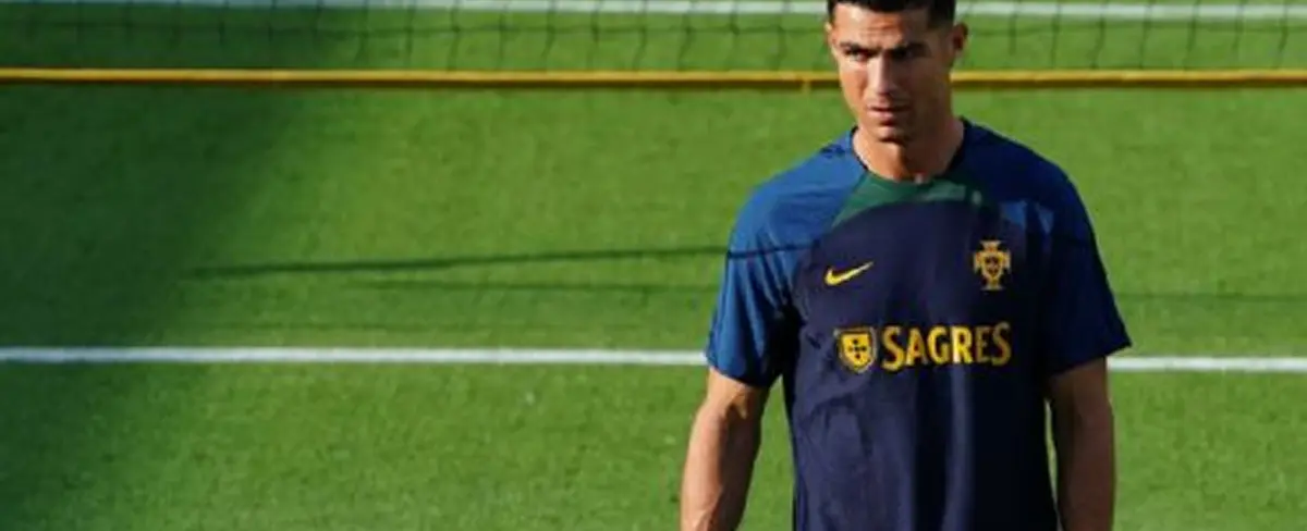 Entidad de fútbol denuncia a Cristiano Ronaldo por golpear el móvil de un aficionado