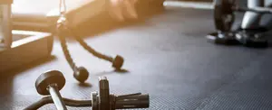 Una mujer llama a la policía tras quedar atrapada en una máquina del gimnasio