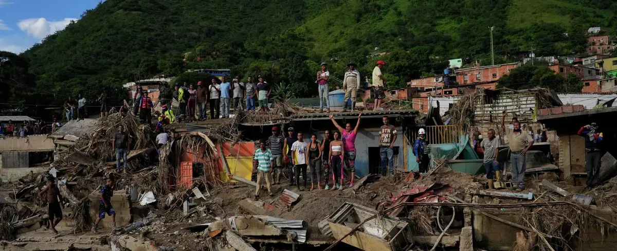 Ascienden a 43 la cifra de fallecidos por deslave en Venezuela