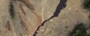 Astronautas captan sorprendentes imágenes de un rió de roca volcánica