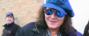 Johnny Depp luce irreconocible tras quitarse la barba
