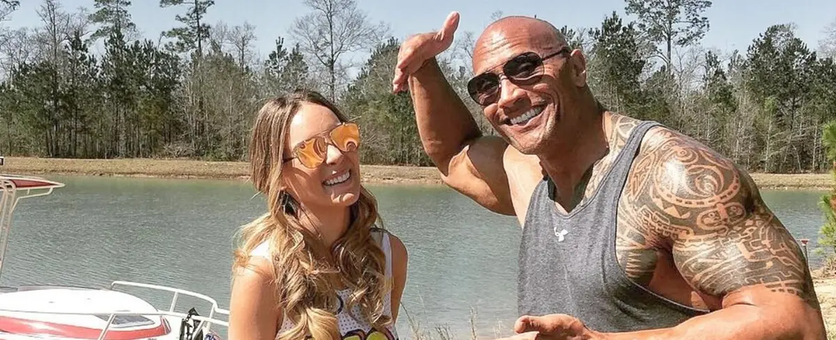 Dwayne Johnson olvida que trabajo con Belinda en Guardianes de la Bahía