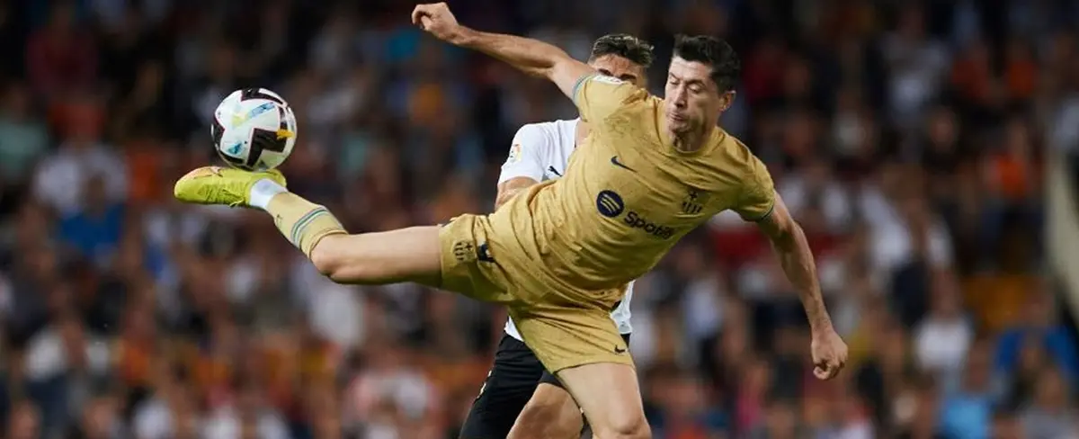 Lewandowski salva al Barcelona en el minuto 93