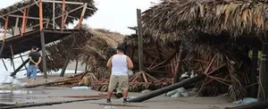 México registra 3 fallecidos tras el paso del huracán Roslyn