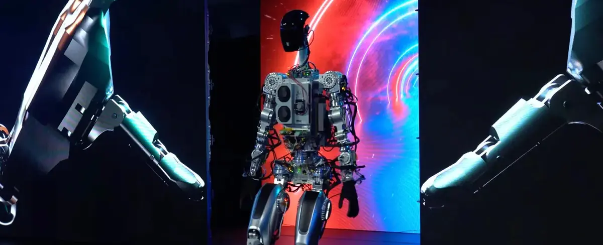 Presentan a Optimus, el robot humanoide de 20 mil dólares