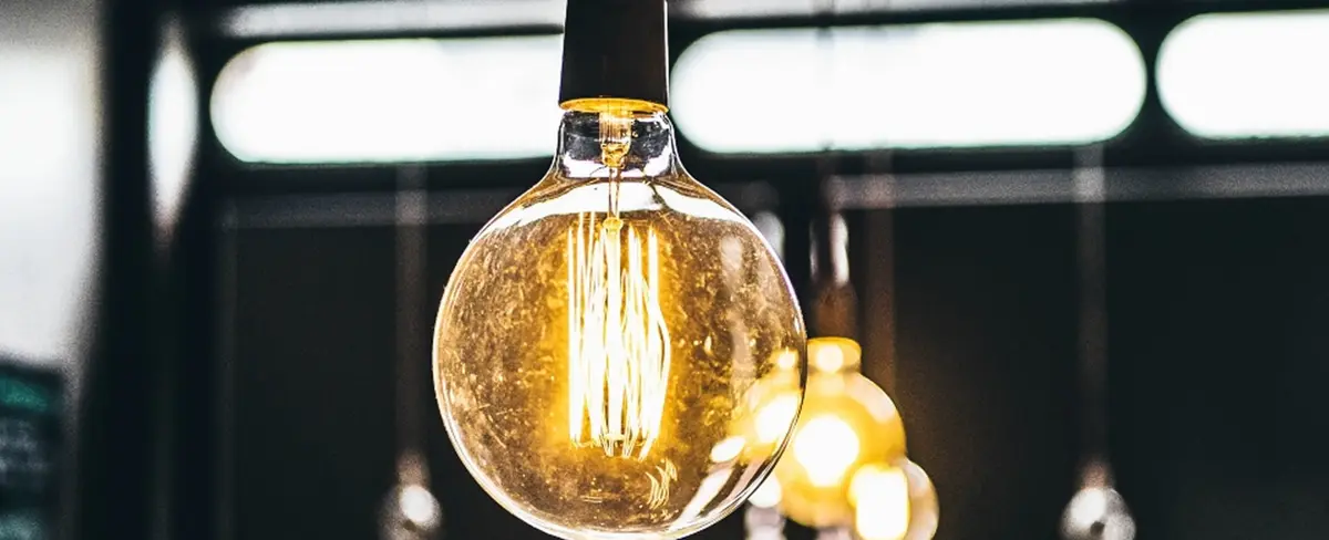 Regulador de energía británico insta a la población a ahorrar en medio de la crisis