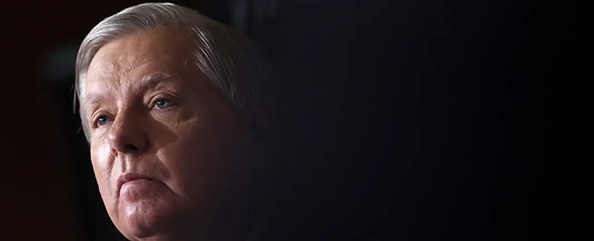 Senador estadounidense amenaza a Elon Musk con su negocio tras duro cruce de palabras sobre Ucrania
