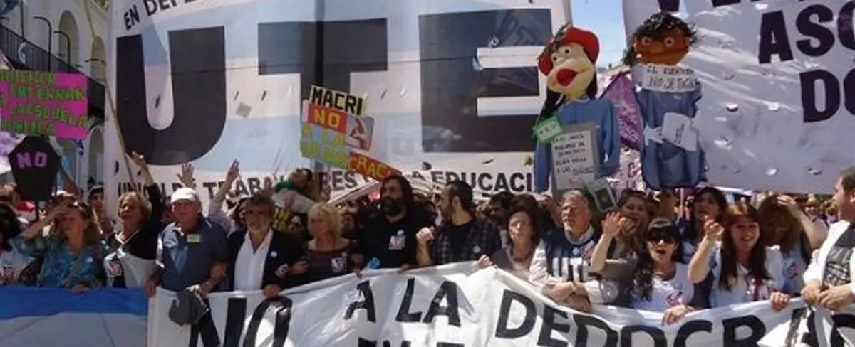 Docentes convocan a paro en reclamo al presupuesto en Argentina