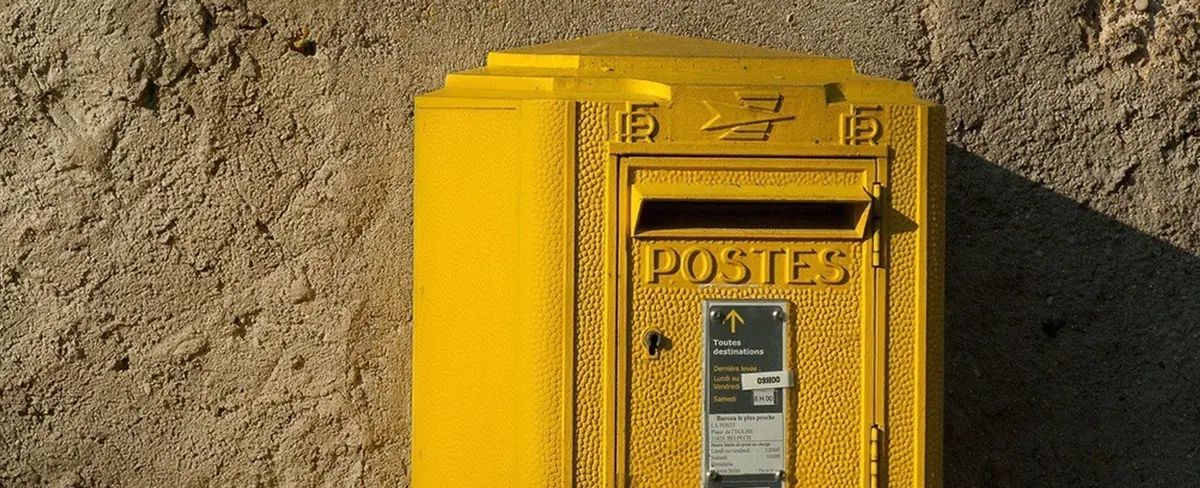 Una postal llega 42 años después a su destinataria