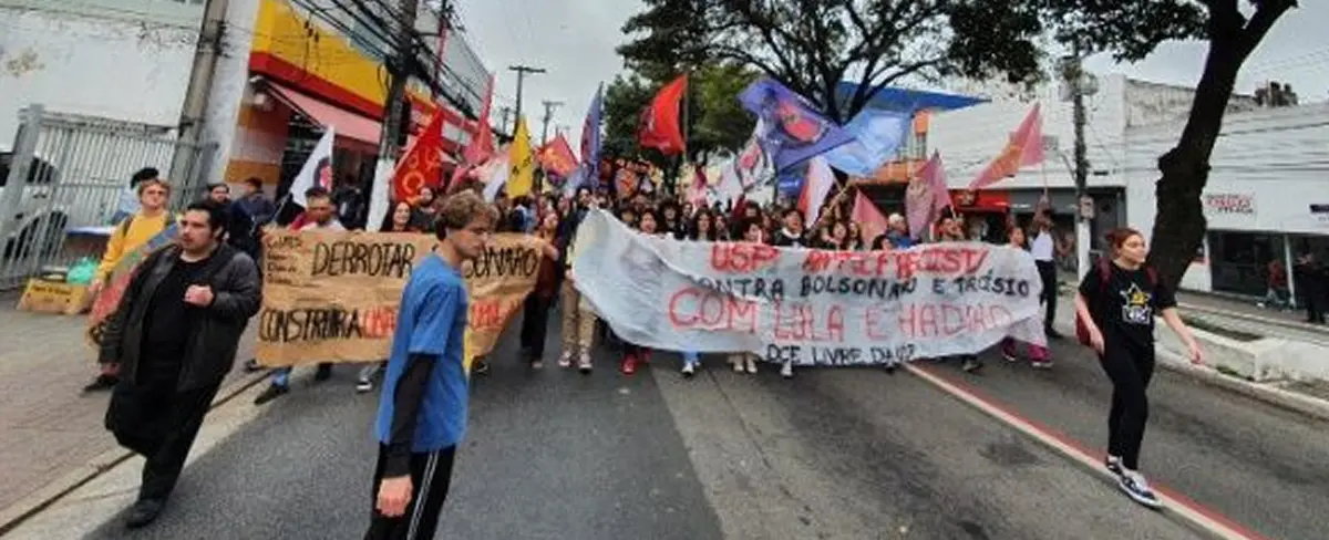 Estudiantes brasileños protestan contra recortes educacionales