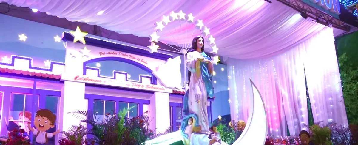 Inauguran los altares a la Virgen María en la avenida de Bolívar a Chávez