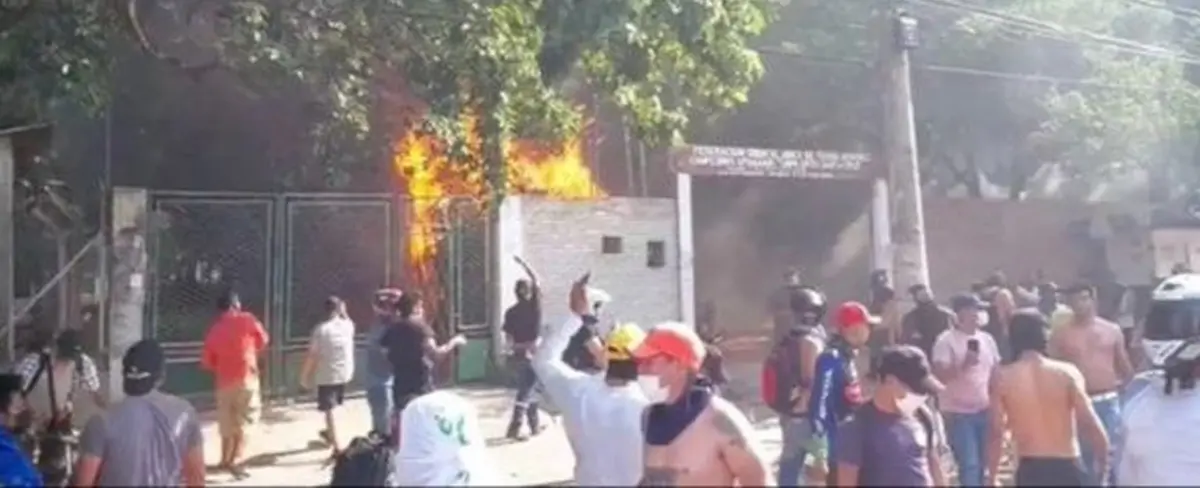 Bolivia: campesinos piden sanciones para culpables de quemar su sede en Santa Cruz
