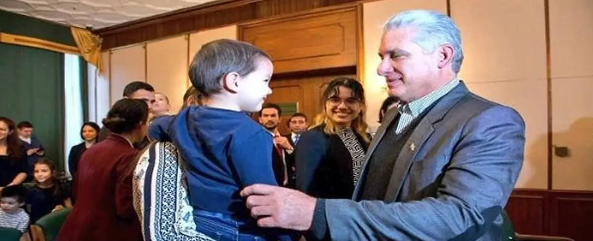 Presidente Díaz-Canel se reúne con trabajadores cubanos en Rusia