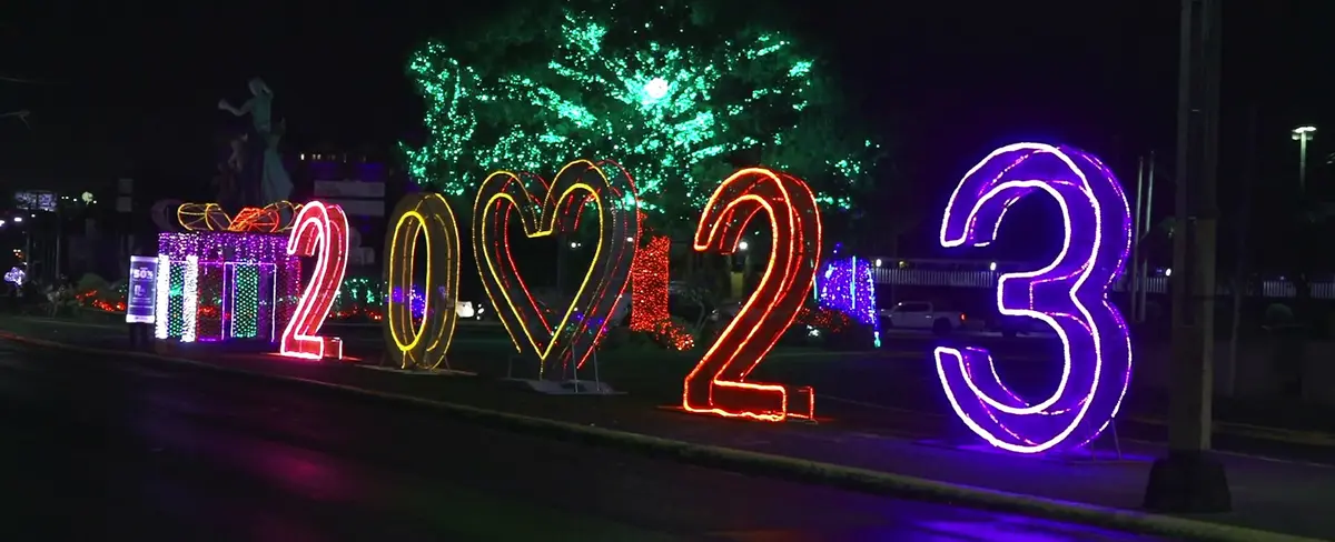 Managua con espectaculares adornos y luces navideñas